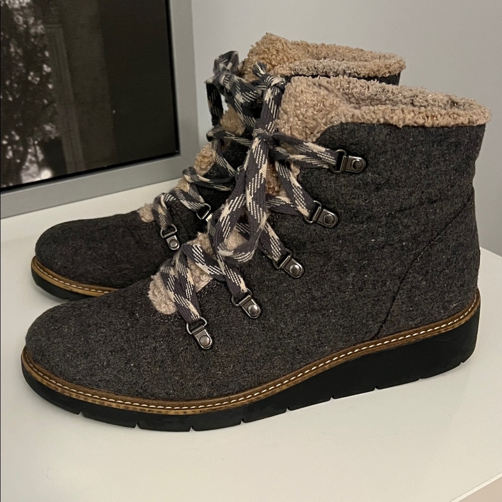2/$7 Dr. Scholl’s super cute winter (hiking looking) boots